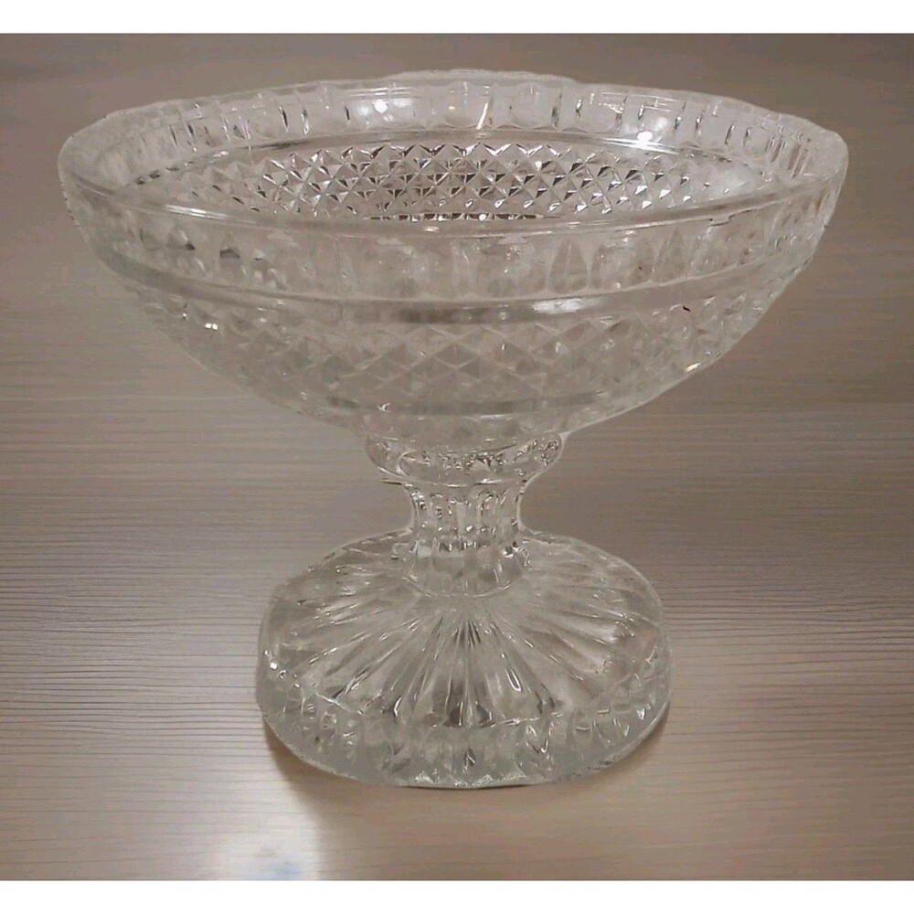Beautiful Clear Decorated Glass Candy Dish/Pedestal Bowl